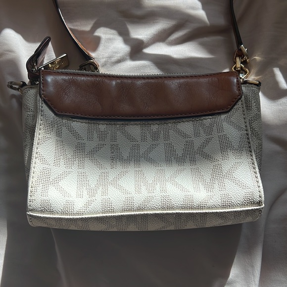 Michael Kors - Picture 2 of 4